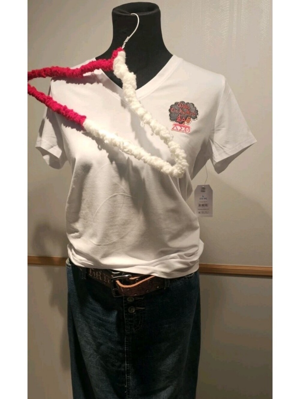 NEW DELTA SIGMA THETA Embroidered White Stretch L Top Red Afro Profile + Hangar